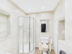 Family Bathroom- click for photo gallery